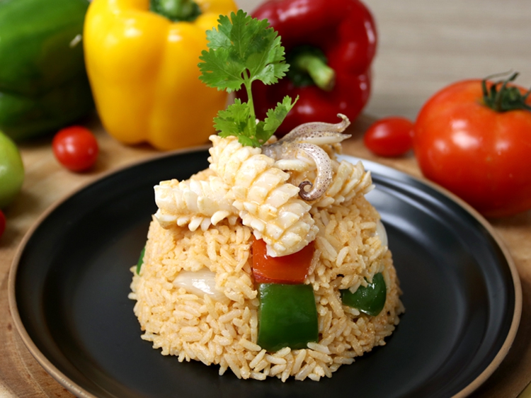 ข้าวอบปลาหมึกไข่เค็ม